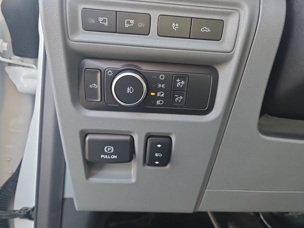 Ford F-150 Vehicle Full-screen Gallery Image 11