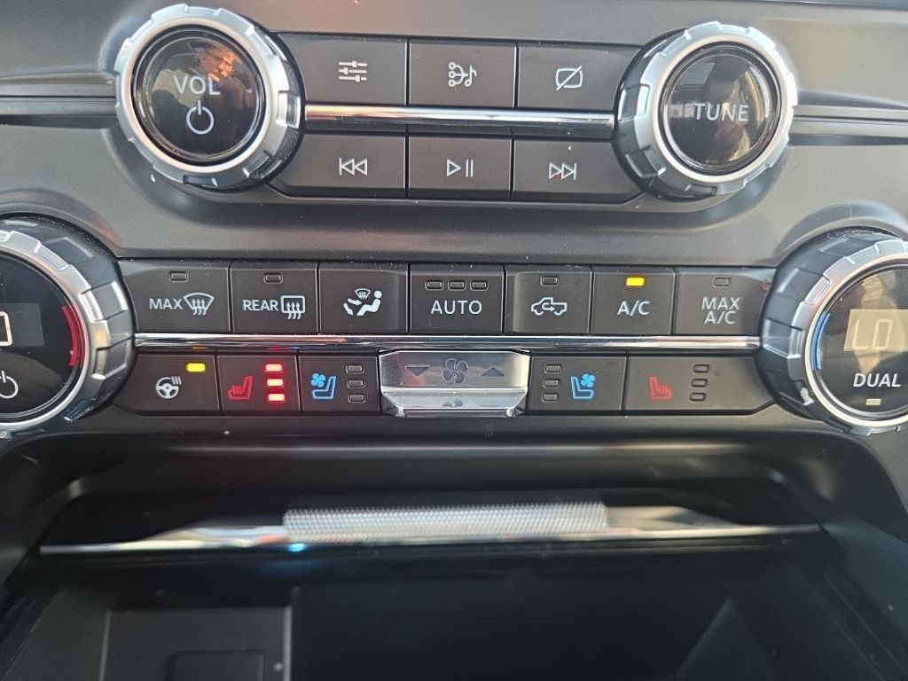 Ford F-150 Vehicle Full-screen Gallery Image 17