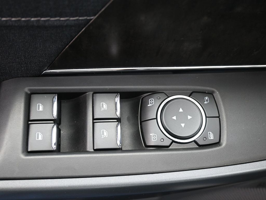 Ford F-150 Vehicle Full-screen Gallery Image 22