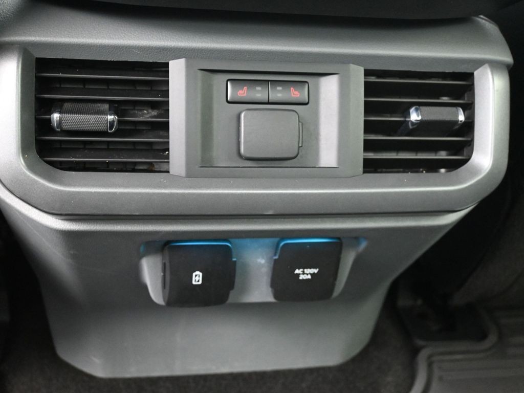 Ford F-150 Vehicle Full-screen Gallery Image 27