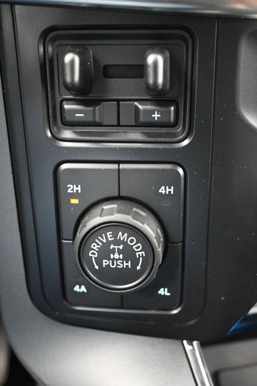 Ford F-150 Vehicle Full-screen Gallery Image 15