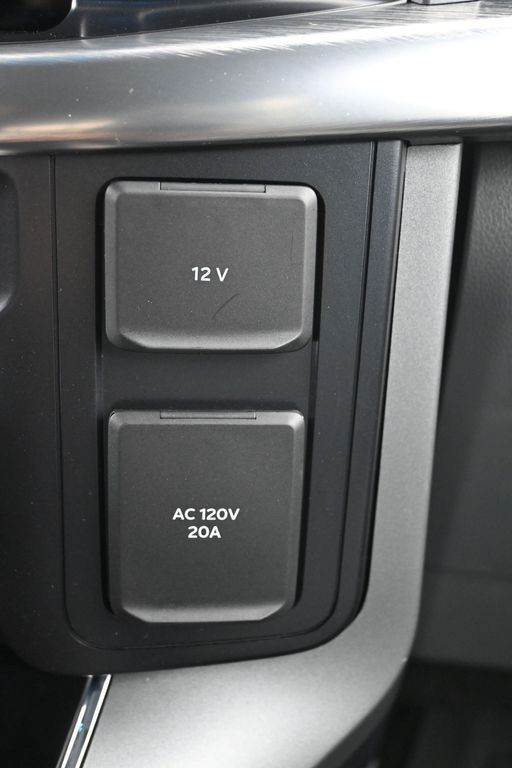 Ford F-150 Vehicle Full-screen Gallery Image 16