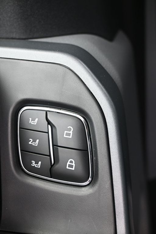 Ford F-150 Vehicle Full-screen Gallery Image 21