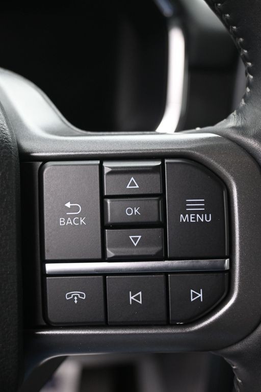Ford F-150 Vehicle Full-screen Gallery Image 24