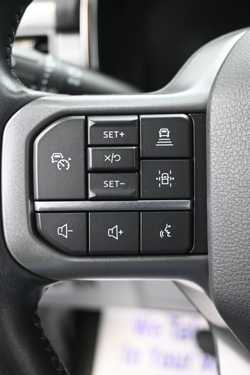 Ford F-150 Vehicle Full-screen Gallery Image 25