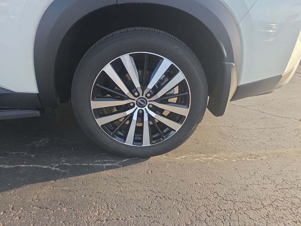 Nissan Pathfinder Vehicle Full-screen Gallery Image 4