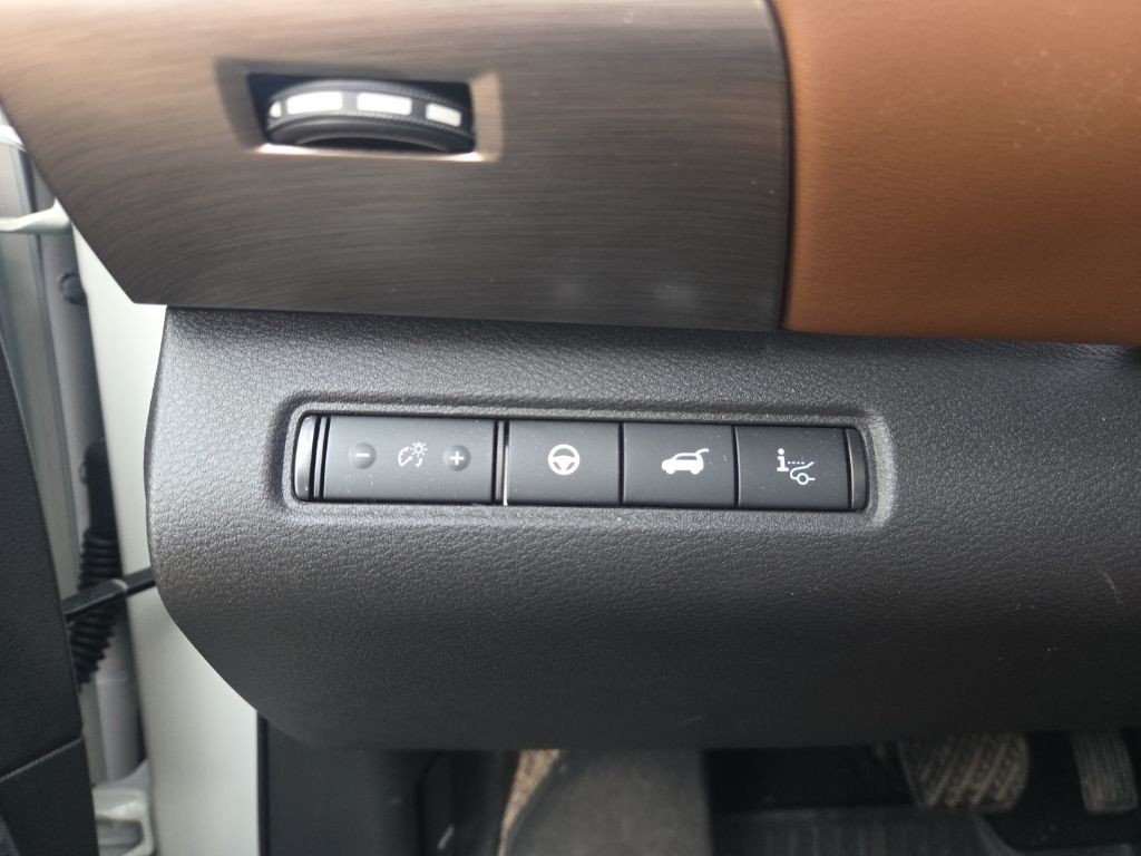 Nissan Pathfinder Vehicle Full-screen Gallery Image 10