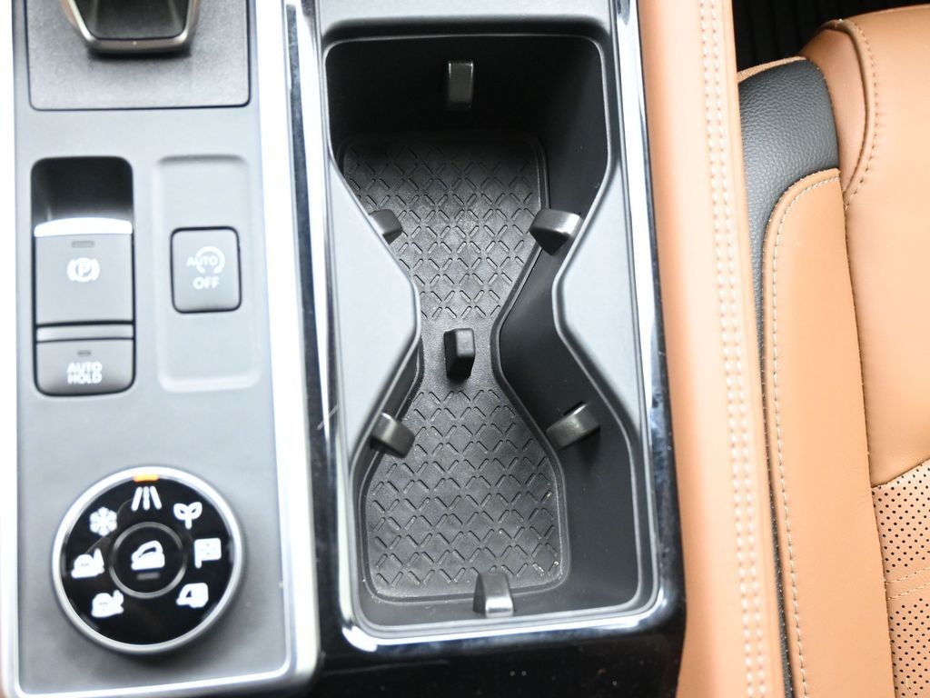 Nissan Pathfinder Vehicle Full-screen Gallery Image 19