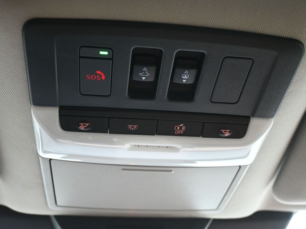 Nissan Pathfinder Vehicle Full-screen Gallery Image 21