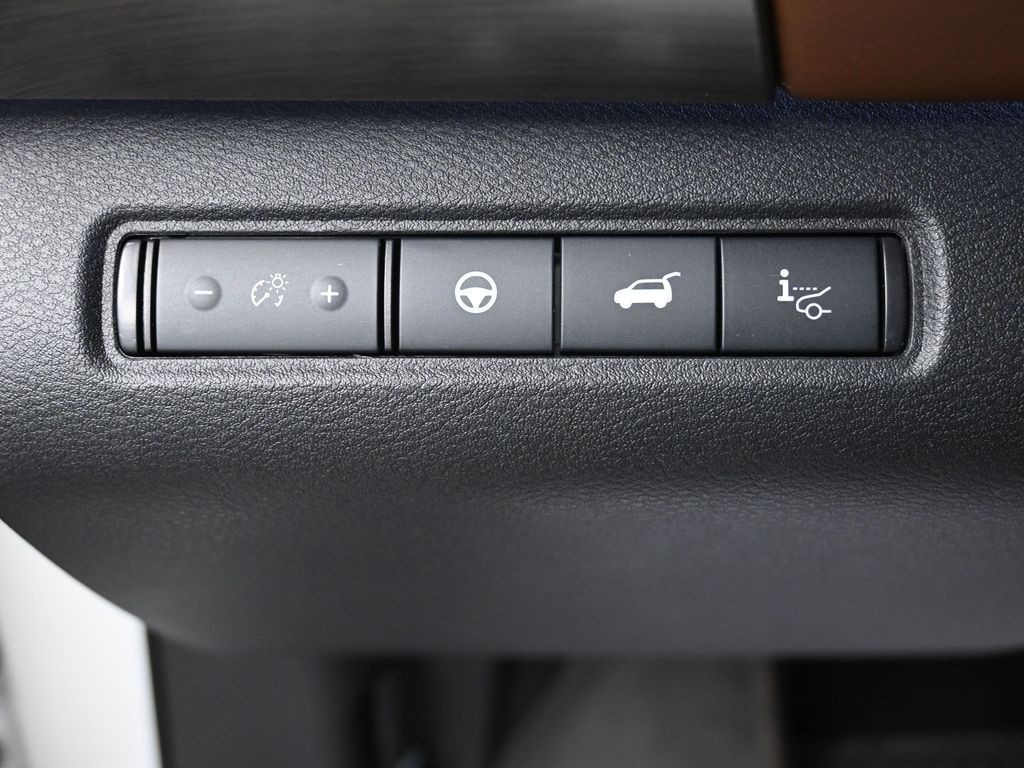 Nissan Pathfinder Vehicle Full-screen Gallery Image 23