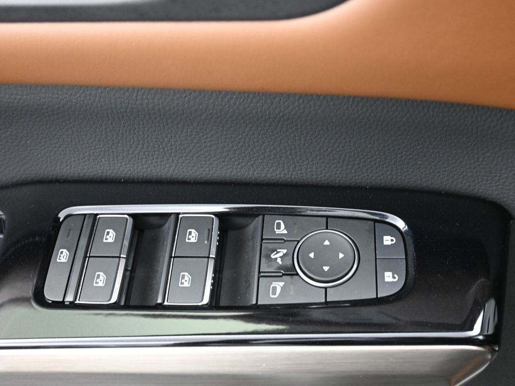 Nissan Pathfinder Vehicle Full-screen Gallery Image 25