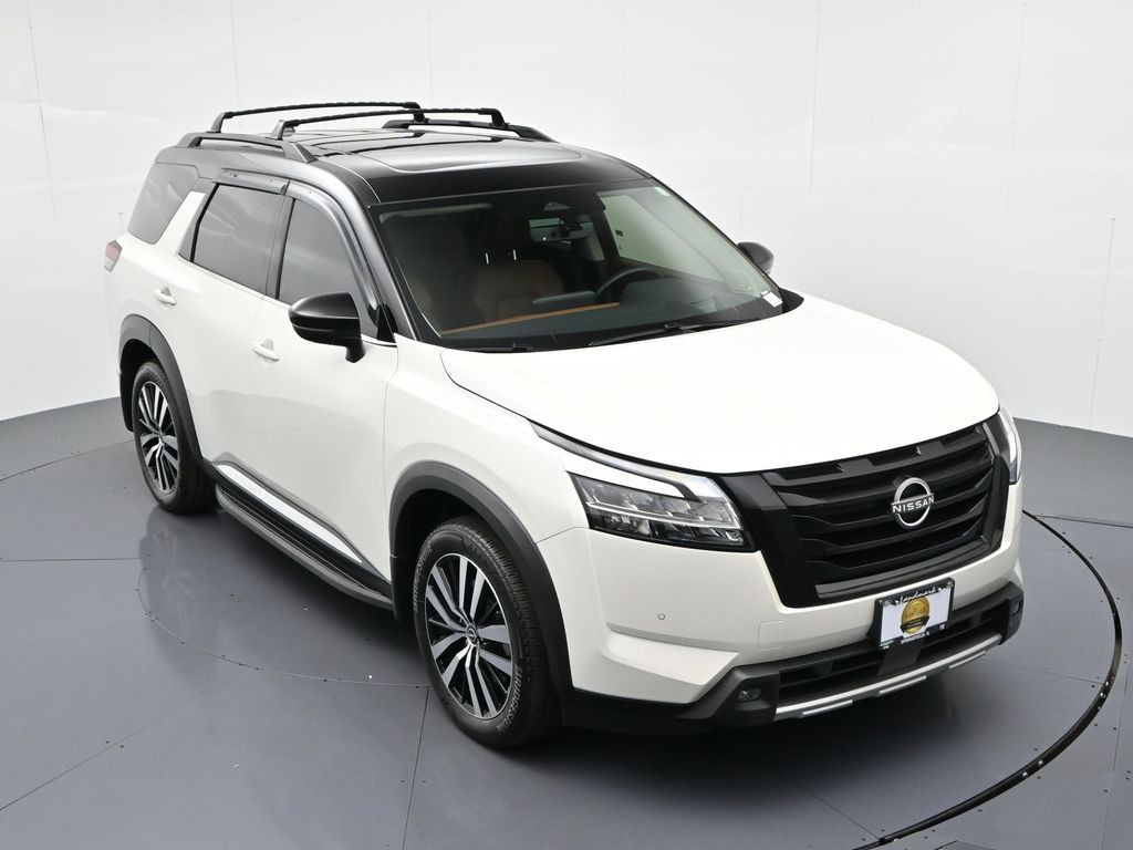 Nissan Pathfinder Vehicle Full-screen Gallery Image 27