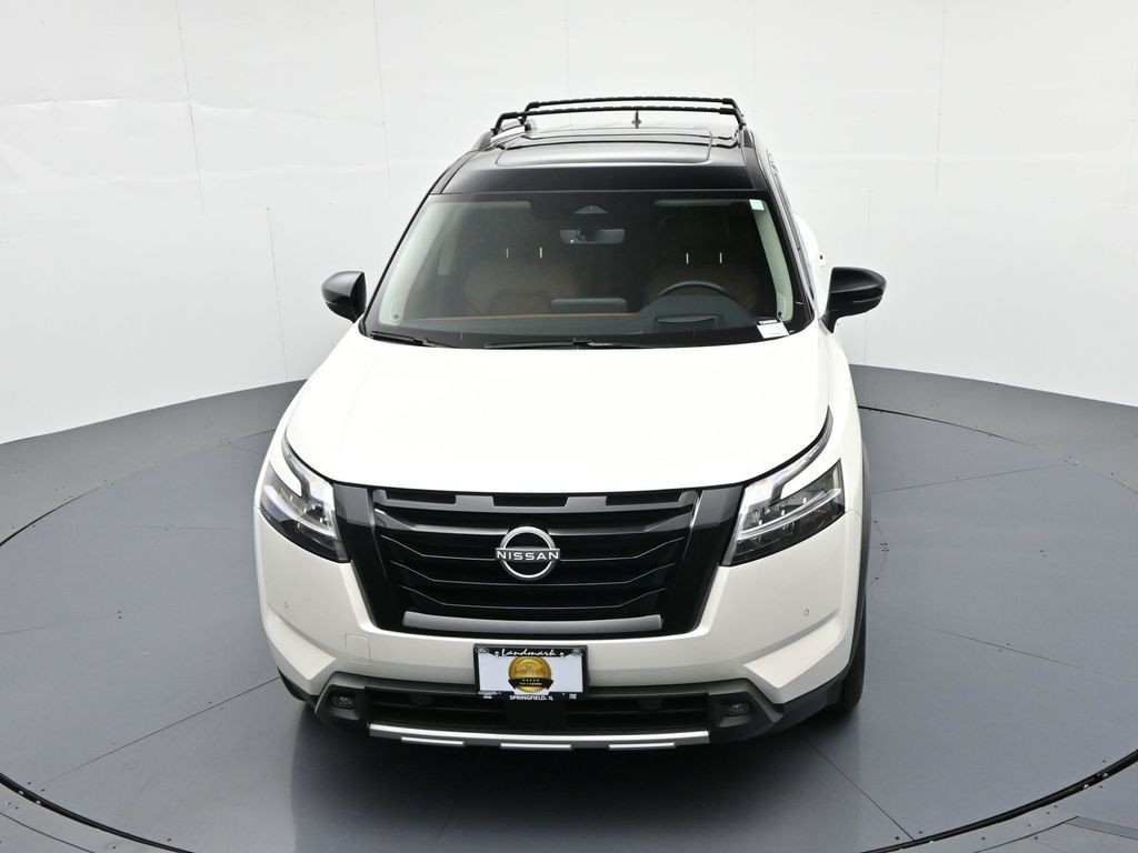 Nissan Pathfinder Vehicle Full-screen Gallery Image 28