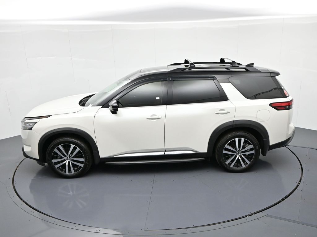 Nissan Pathfinder Vehicle Full-screen Gallery Image 30