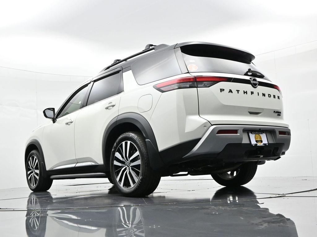 Nissan Pathfinder Vehicle Full-screen Gallery Image 31