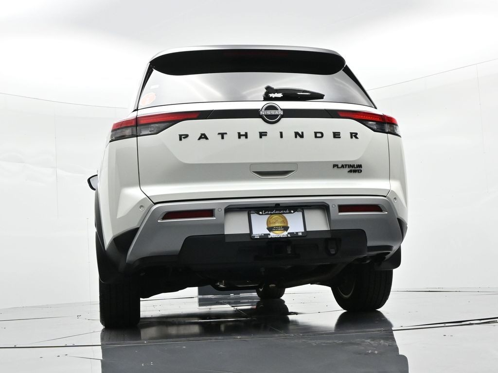 Nissan Pathfinder Vehicle Full-screen Gallery Image 32