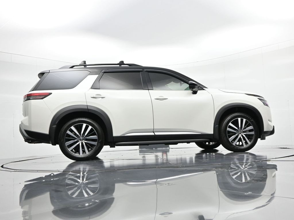 Nissan Pathfinder Vehicle Full-screen Gallery Image 34