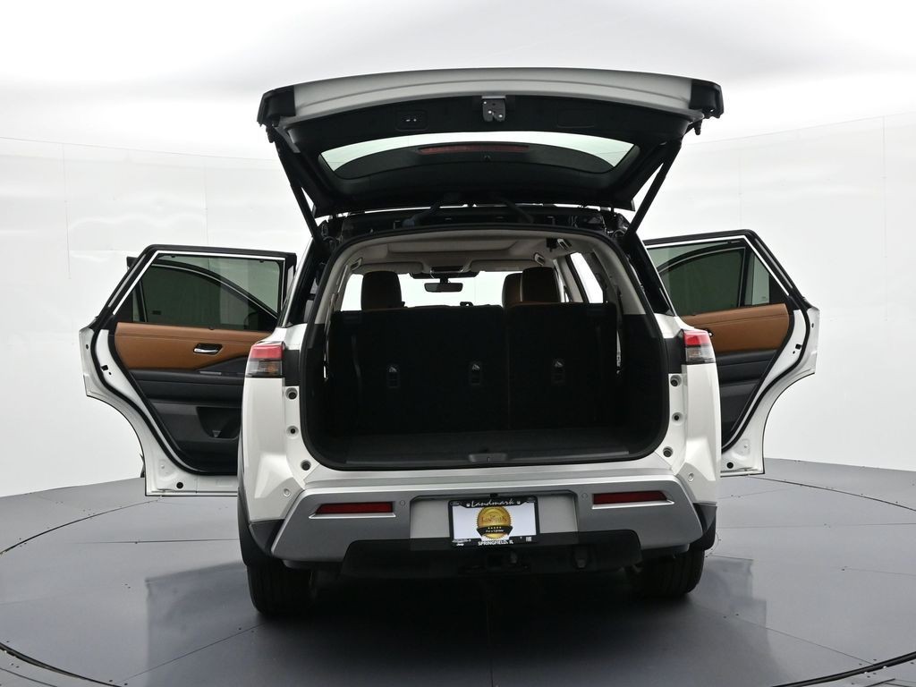 Nissan Pathfinder Vehicle Full-screen Gallery Image 38