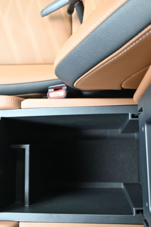 Nissan Pathfinder Vehicle Full-screen Gallery Image 20