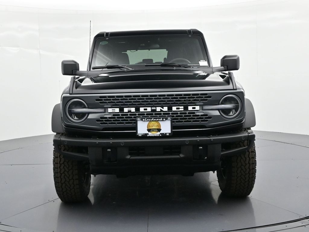Ford Bronco Vehicle Full-screen Gallery Image 3