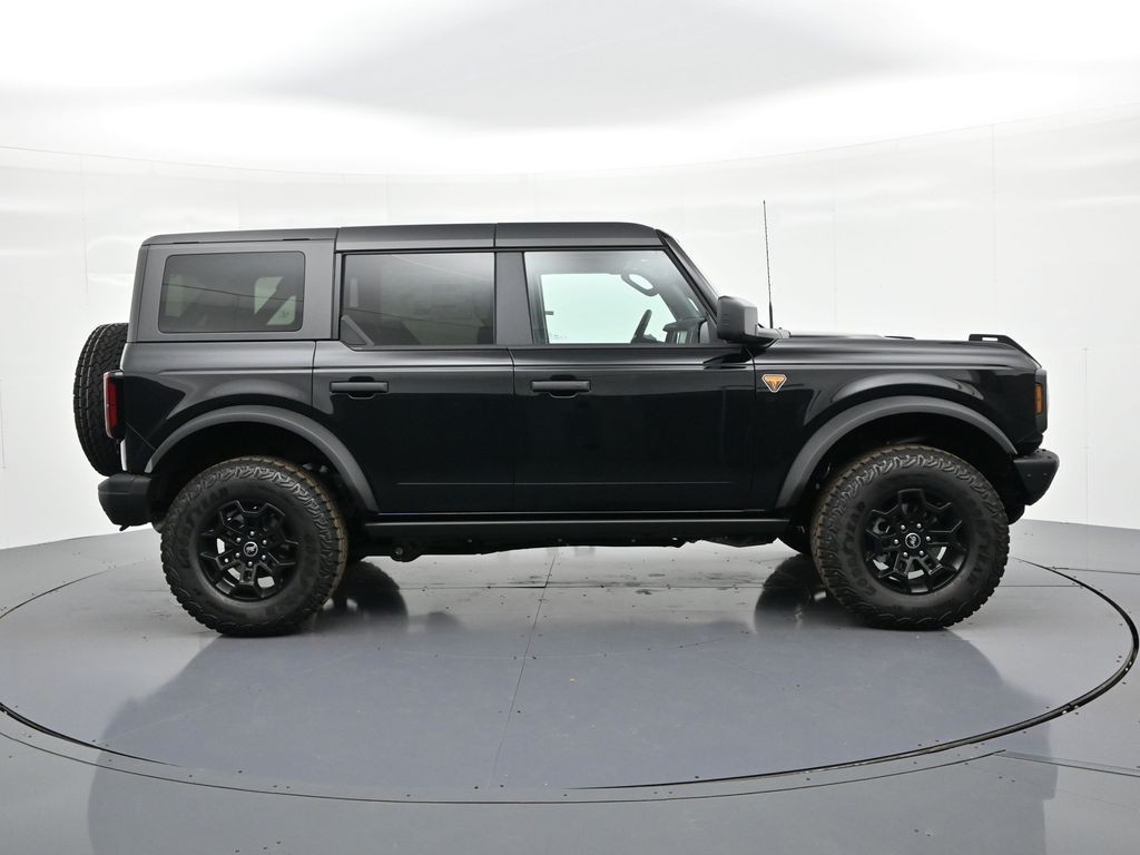 Ford Bronco Vehicle Full-screen Gallery Image 5