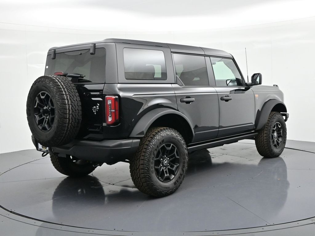Ford Bronco Vehicle Full-screen Gallery Image 6
