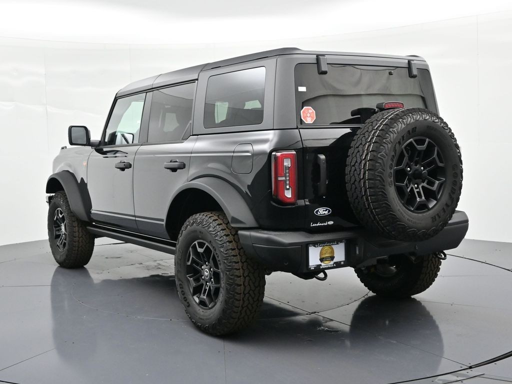 Ford Bronco Vehicle Full-screen Gallery Image 8