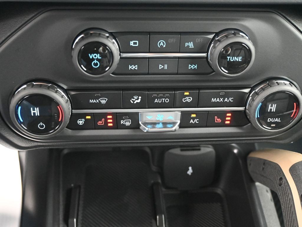 Ford Bronco Vehicle Full-screen Gallery Image 14