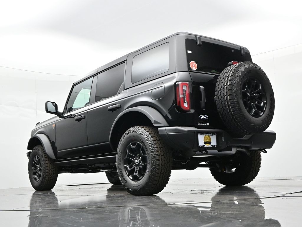 Ford Bronco Vehicle Full-screen Gallery Image 30