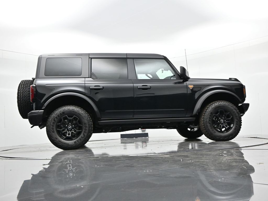 Ford Bronco Vehicle Full-screen Gallery Image 33