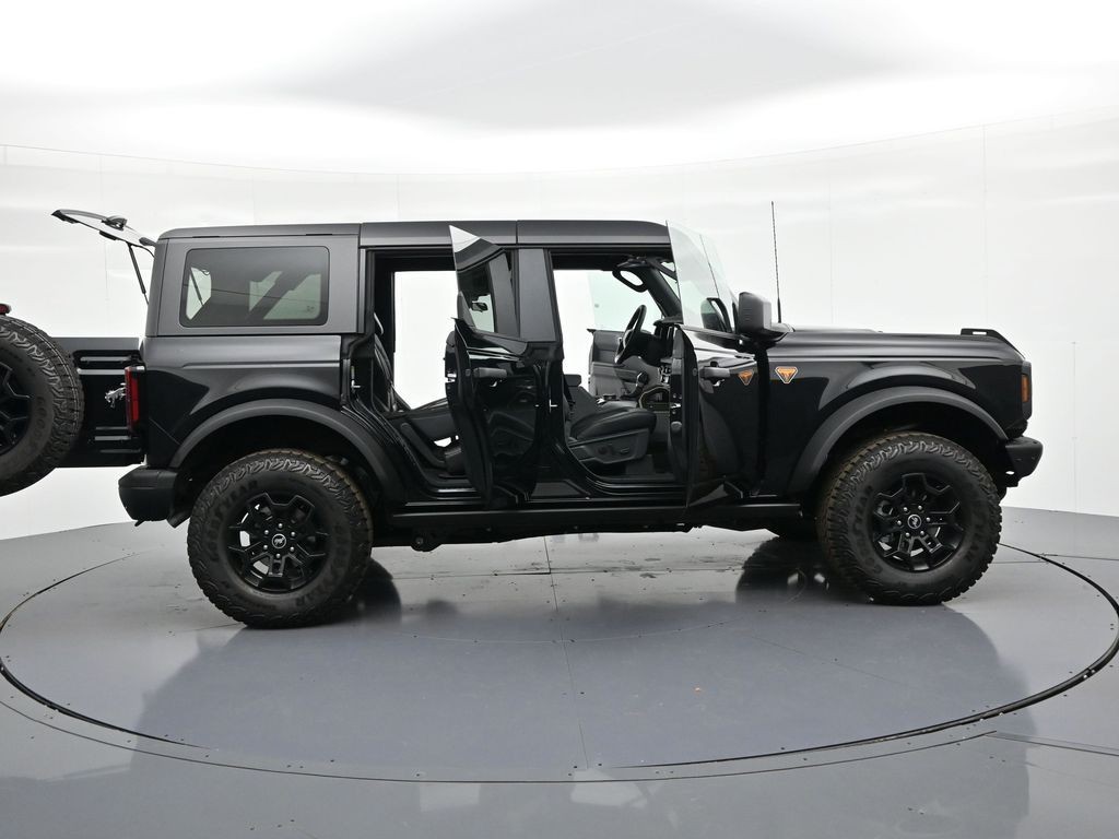 Ford Bronco Vehicle Full-screen Gallery Image 34