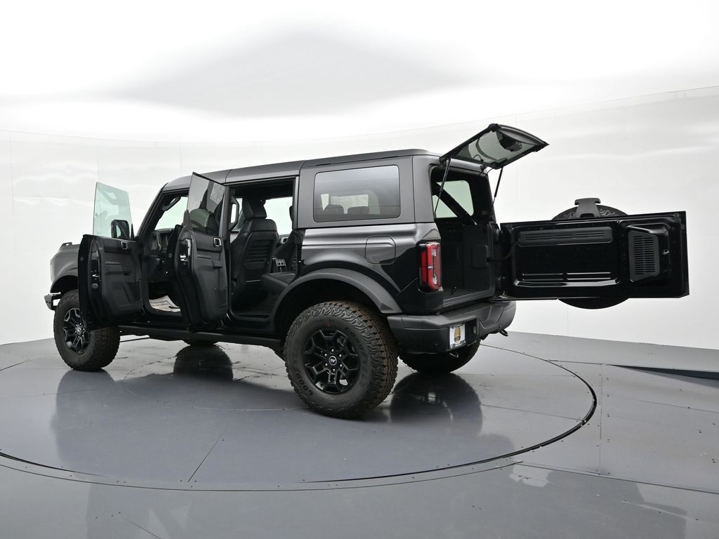 Ford Bronco Vehicle Full-screen Gallery Image 35