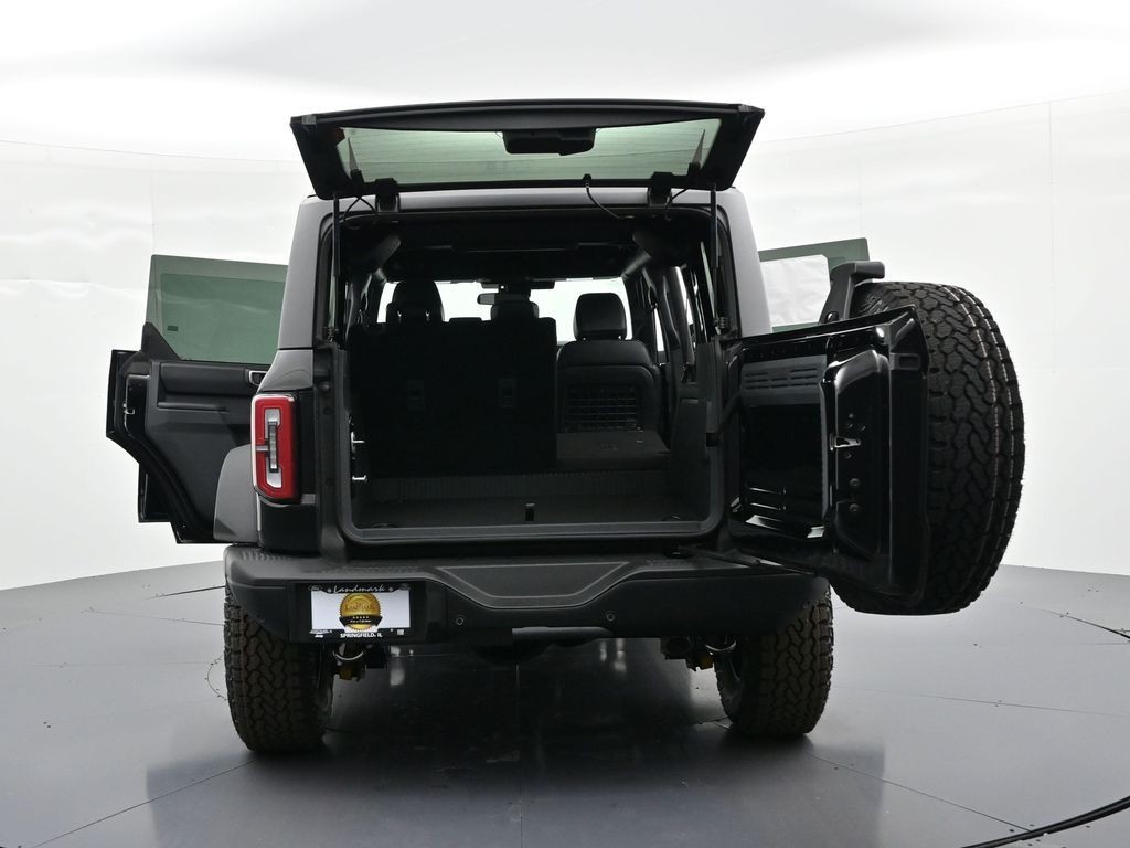 Ford Bronco Vehicle Full-screen Gallery Image 37