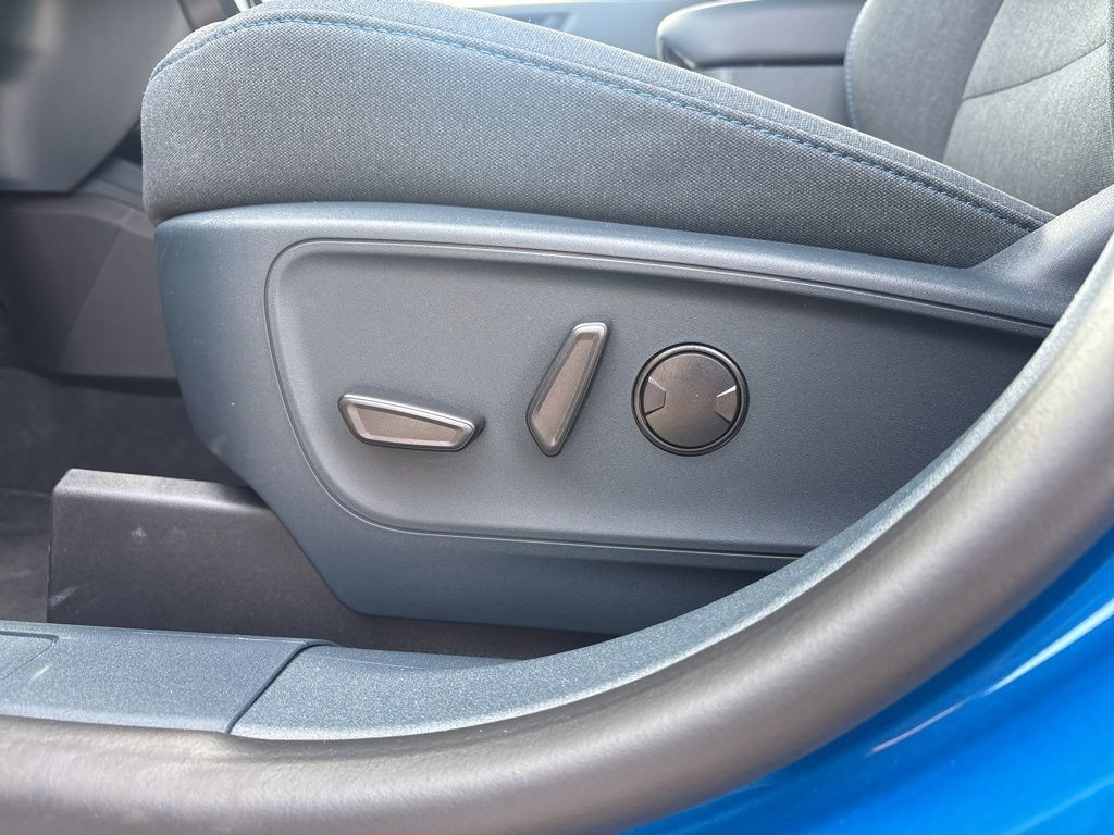 Ford Maverick Vehicle Full-screen Gallery Image 2