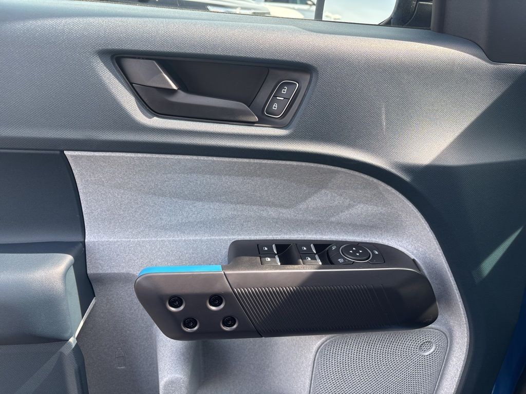 Ford Maverick Vehicle Full-screen Gallery Image 8