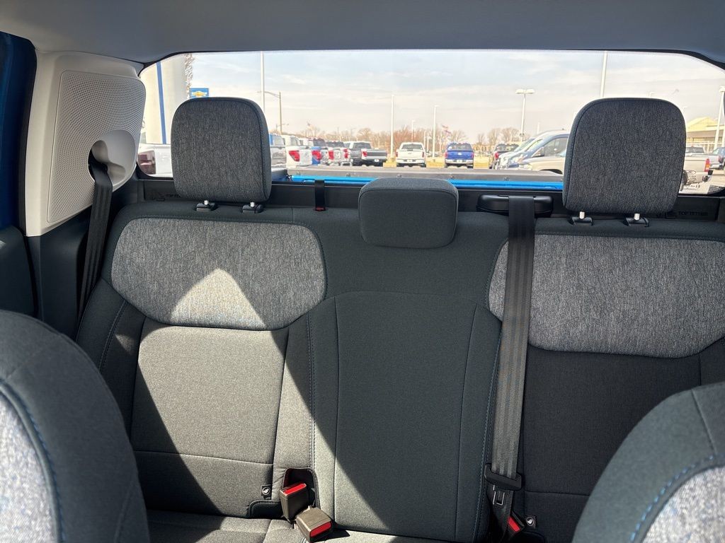 Ford Maverick Vehicle Full-screen Gallery Image 14