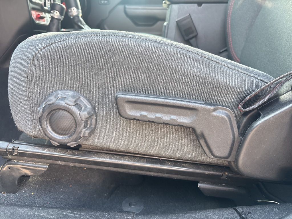 Jeep Wrangler Vehicle Full-screen Gallery Image 2