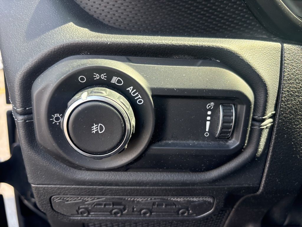 Jeep Wrangler Vehicle Full-screen Gallery Image 10