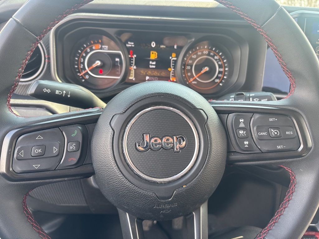 Jeep Wrangler Vehicle Full-screen Gallery Image 12