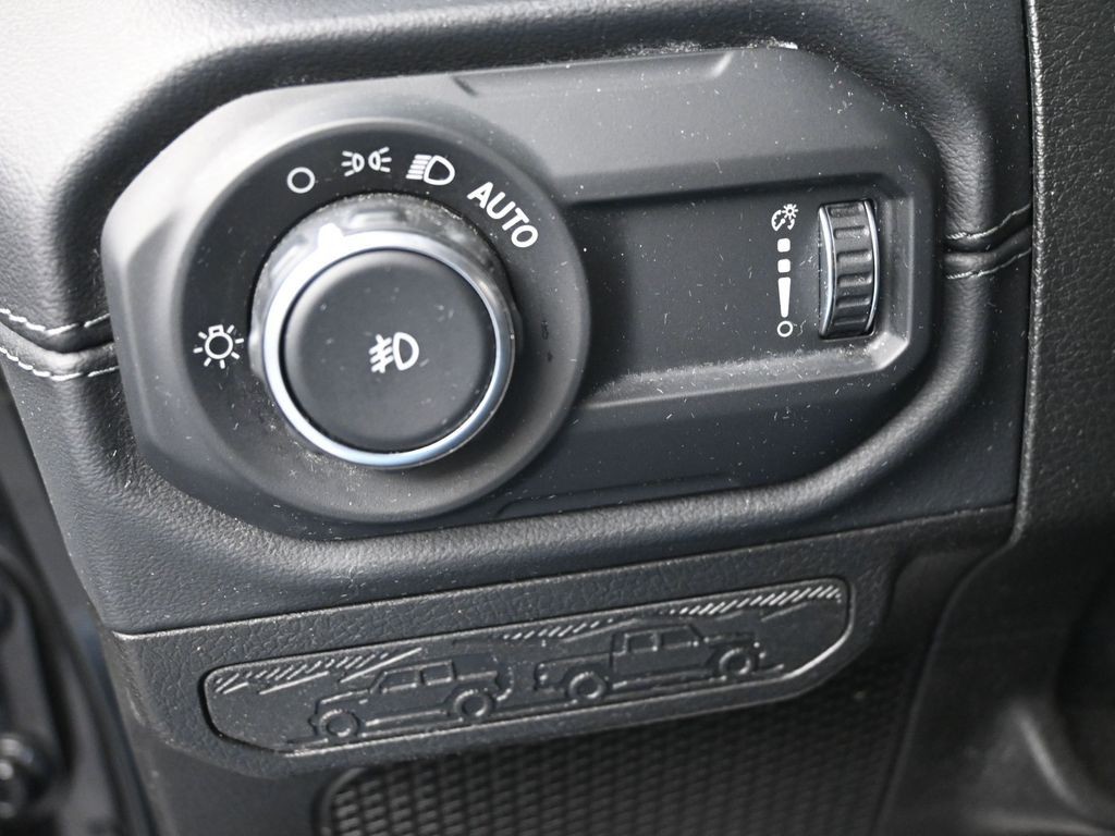 Jeep Wrangler Vehicle Full-screen Gallery Image 19