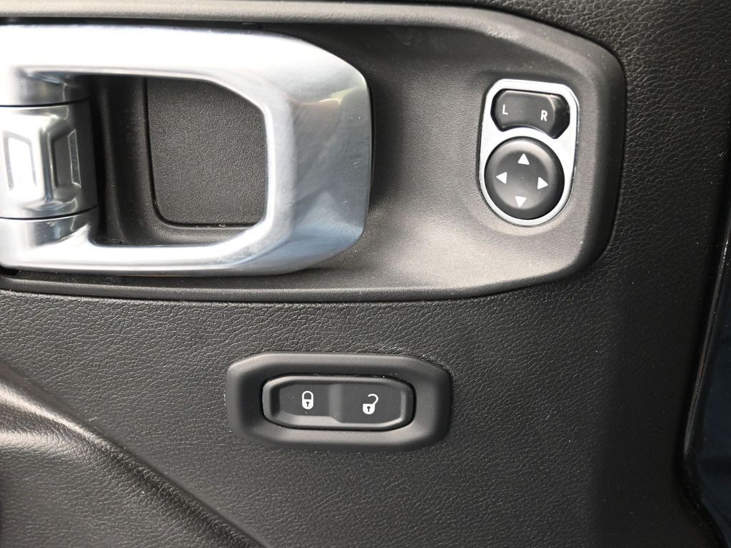 Jeep Wrangler Vehicle Full-screen Gallery Image 20