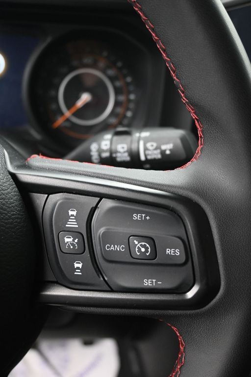 Jeep Wrangler Vehicle Full-screen Gallery Image 17