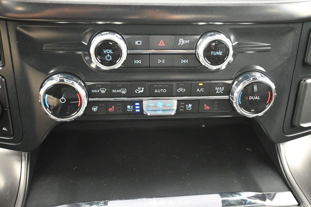 Ford F-150 Vehicle Full-screen Gallery Image 13