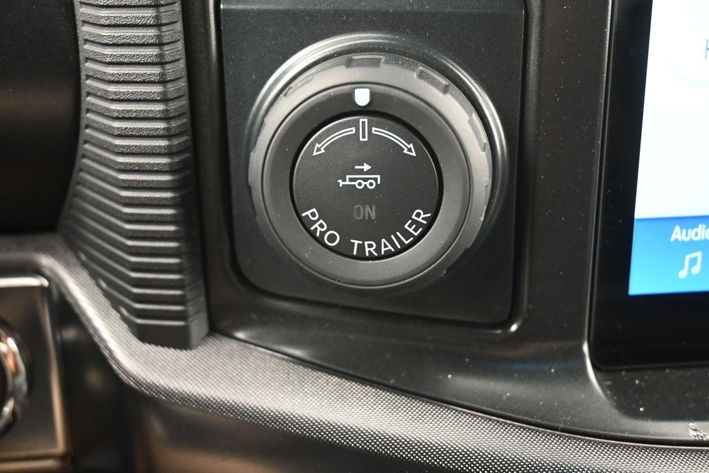 Ford F-150 Vehicle Full-screen Gallery Image 16
