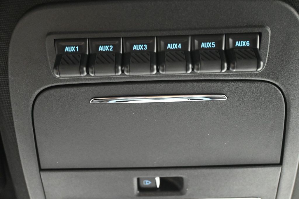 Ford F-150 Vehicle Full-screen Gallery Image 21
