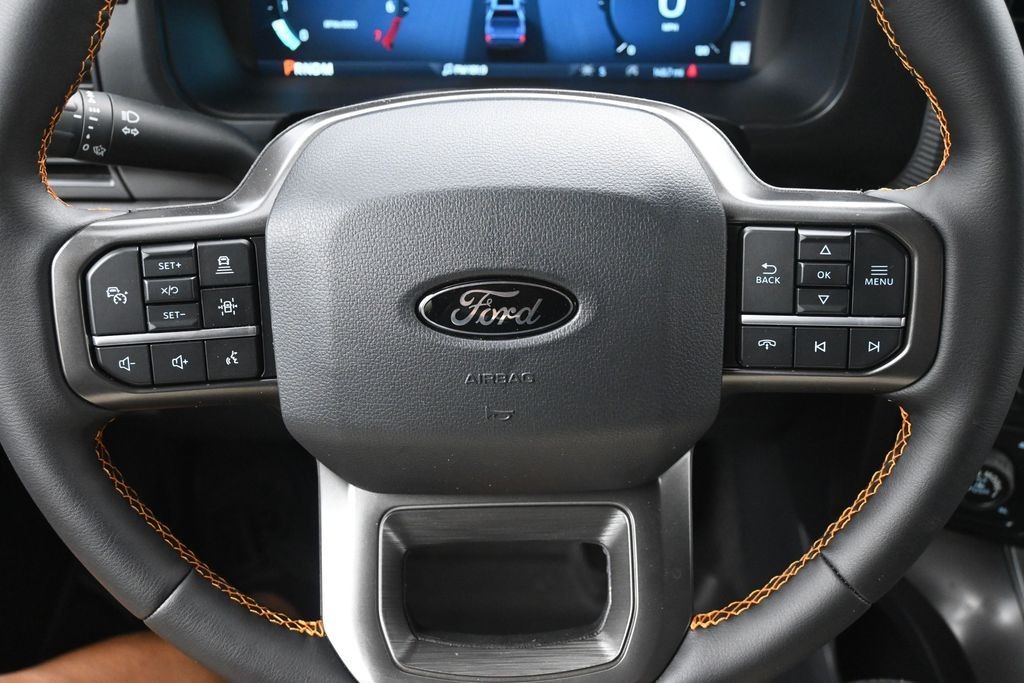 Ford F-150 Vehicle Full-screen Gallery Image 23