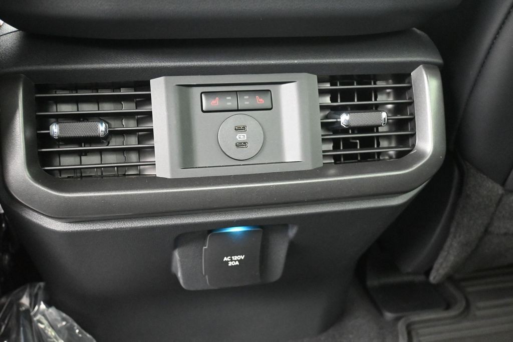 Ford F-150 Vehicle Full-screen Gallery Image 30