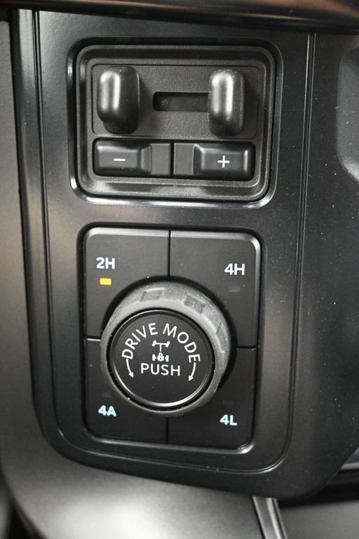 Ford F-150 Vehicle Full-screen Gallery Image 17