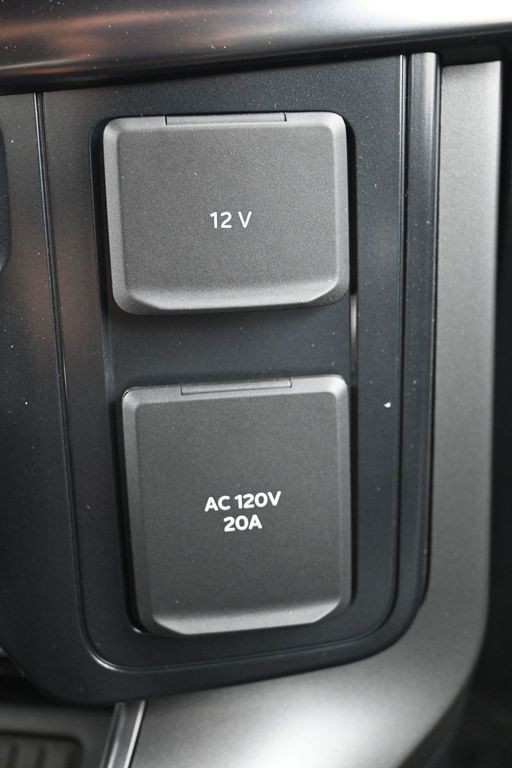 Ford F-150 Vehicle Full-screen Gallery Image 18