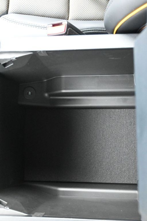Ford F-150 Vehicle Full-screen Gallery Image 19